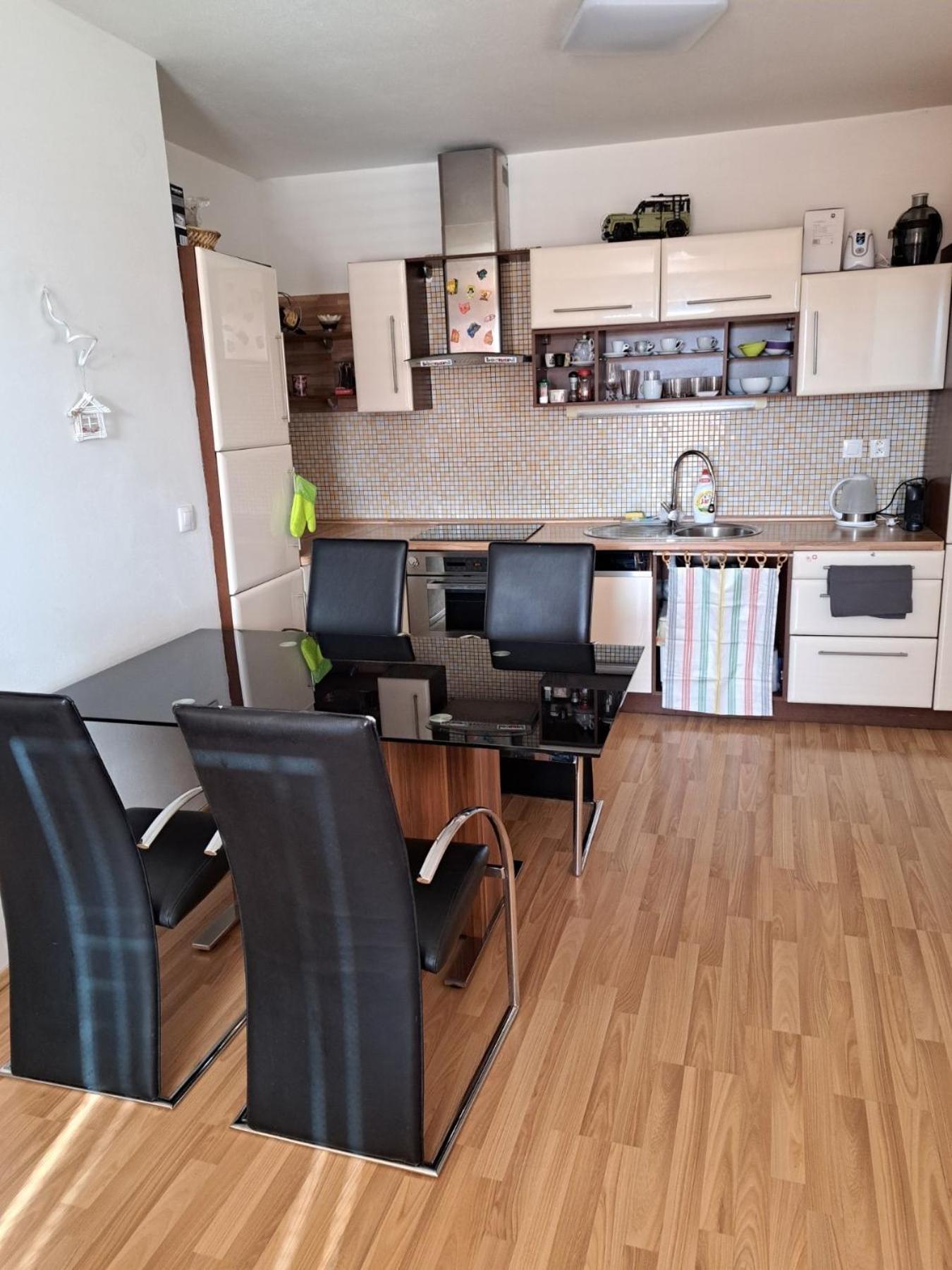 Apartament In The Center Of Poprad-Free Parking Exterior photo